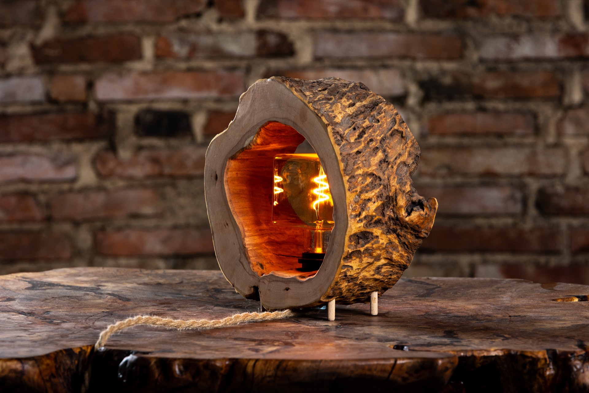 Lesena svetilka Štrukel Wood